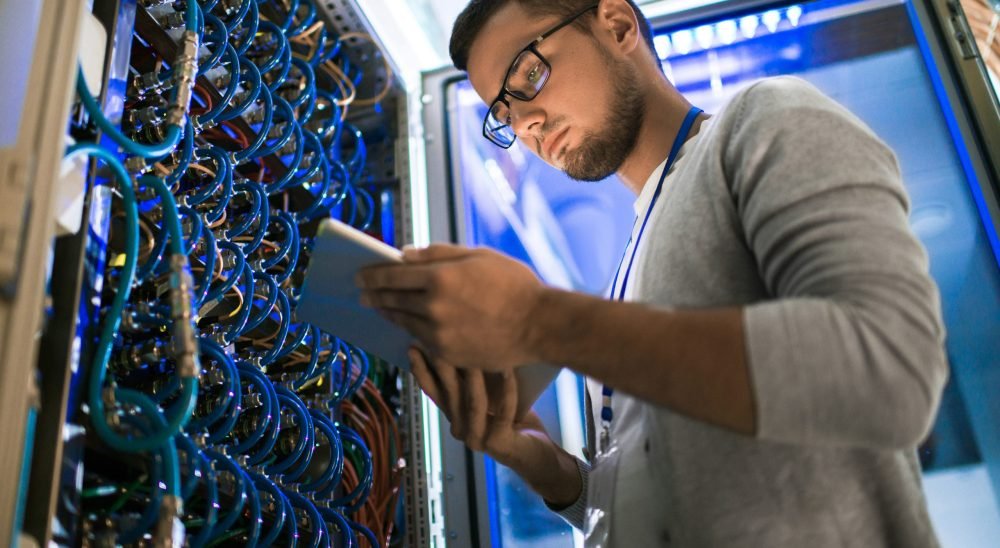 Network uzmanlığı kursu CCNA HUAWEI HP Ağ sistemleri Kablosuz ağlar Ağ güvenliği Ağ tasarımı IP protokolleri Yönlendirme Ağ performansı Pratik bilgi Pratik beceriler Çevrimiçi eğitim Yüz yüze eğitim Network teknolojileri Ağ yönetimi Ağ bakımı İş fırsatları Kariyer fırsatları